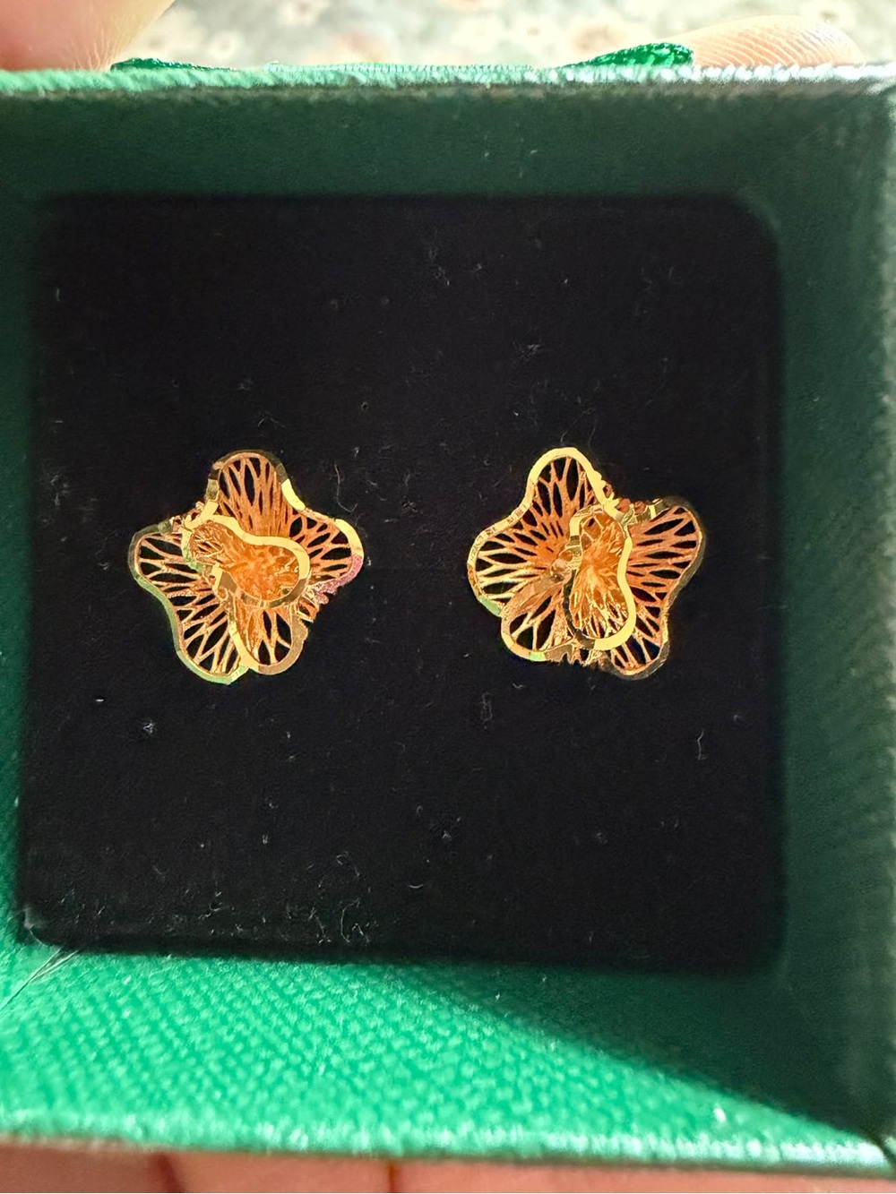 22karat Real GOLD Delicate Floral Filigree Stud Earrings
